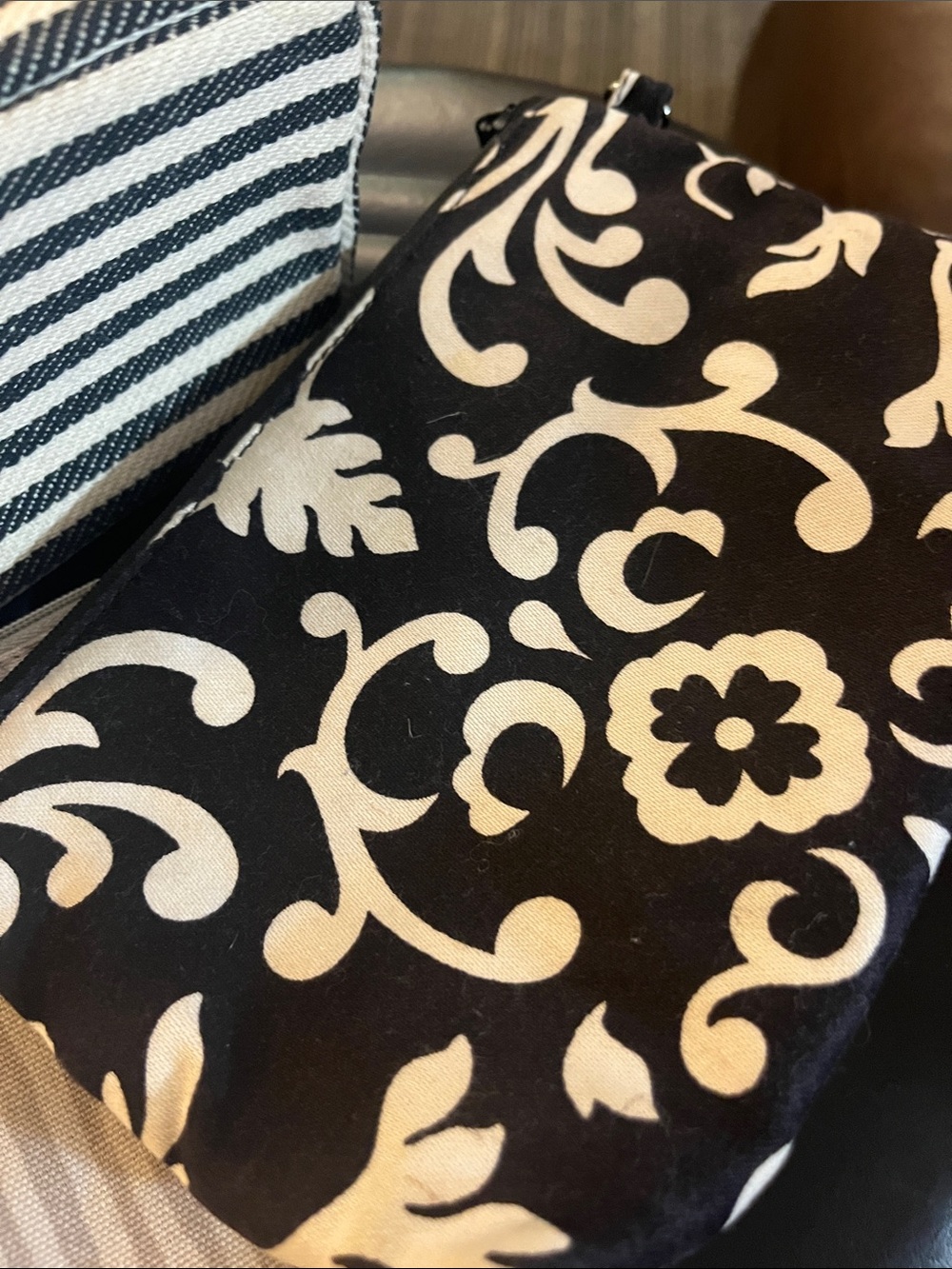 thirty-one Black and Cream Patterned Cosmetic Pouch Trio great condition 38 - Picture 2 of 8